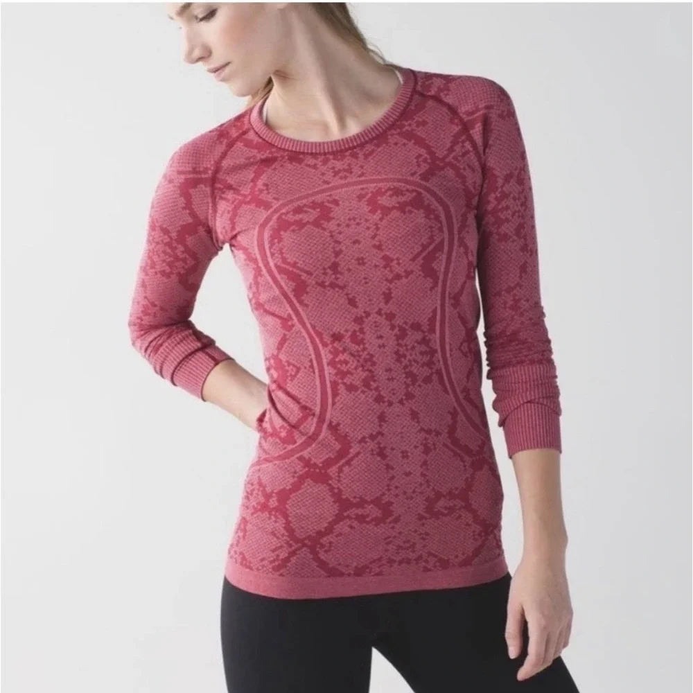 Lululemon Swiftly Tech Long Sleeve Crew Women Size 10 Berry Red Jacquard Camo
